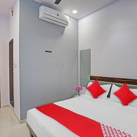 Hotel O Sky View Surat Exterior foto