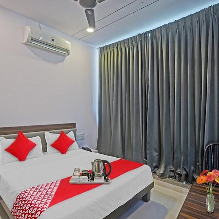 Hotel O Sky View Surat Exterior foto