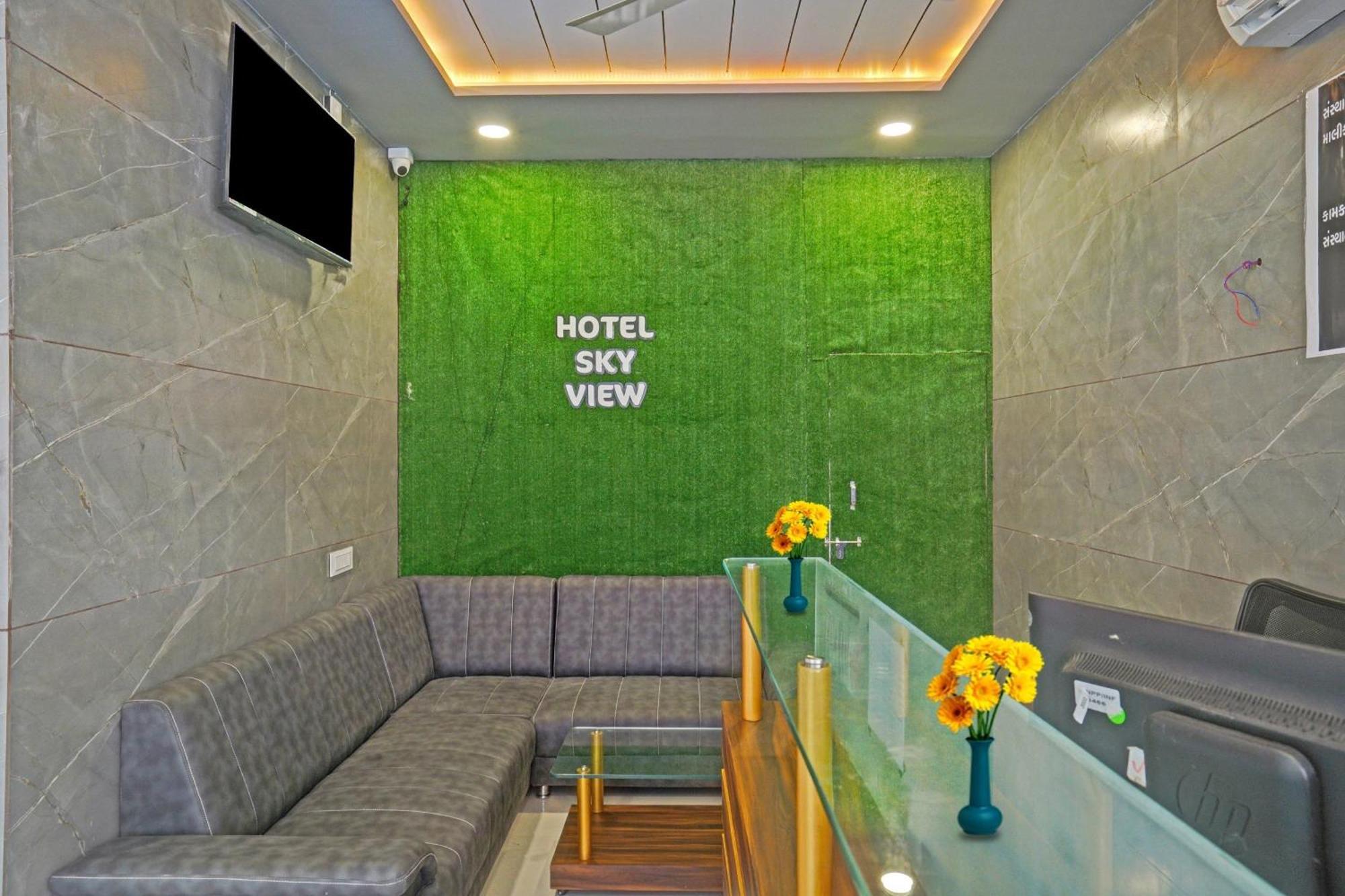 Hotel O Sky View Surat Exterior foto