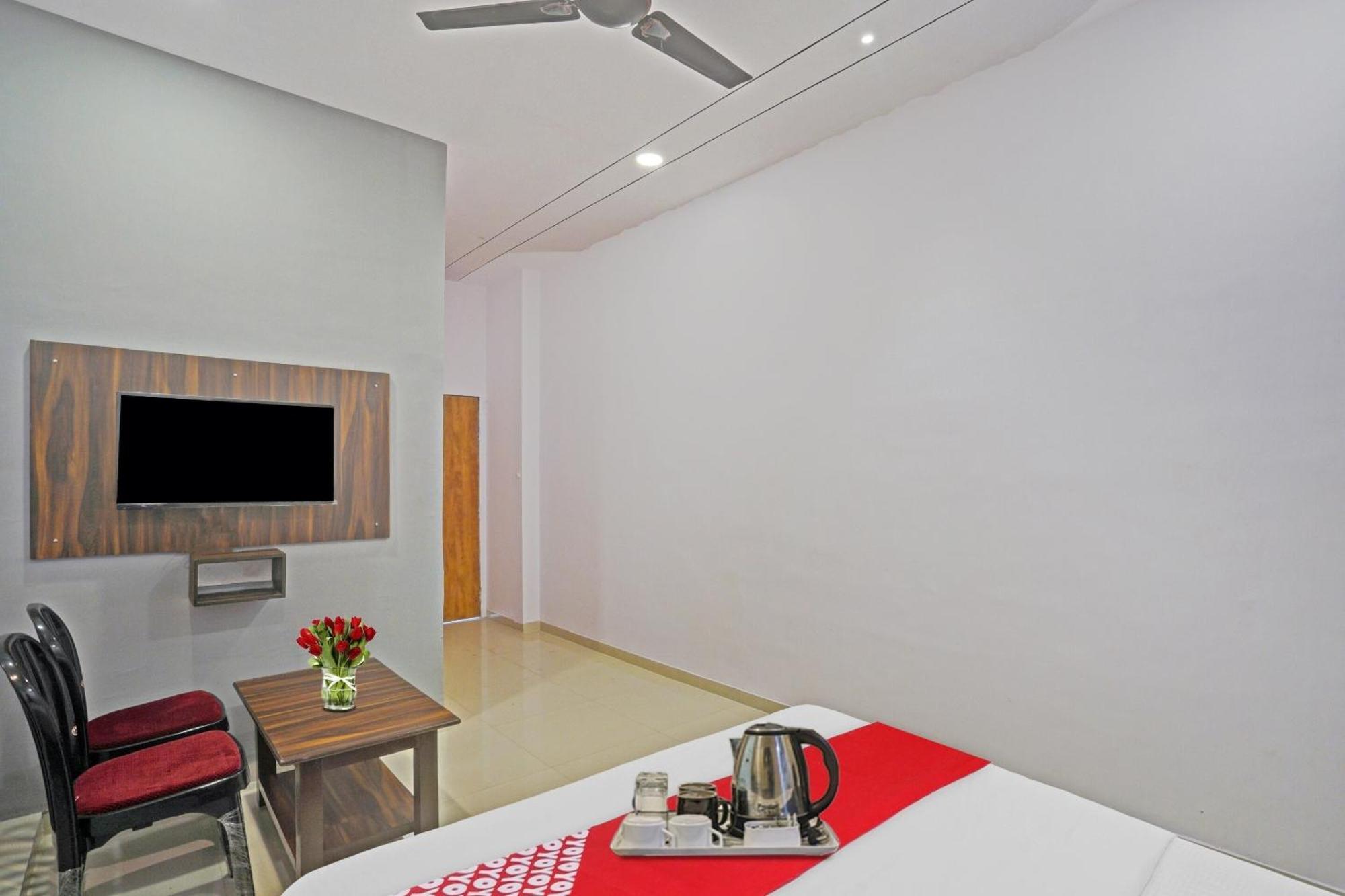 Hotel O Sky View Surat Exterior foto