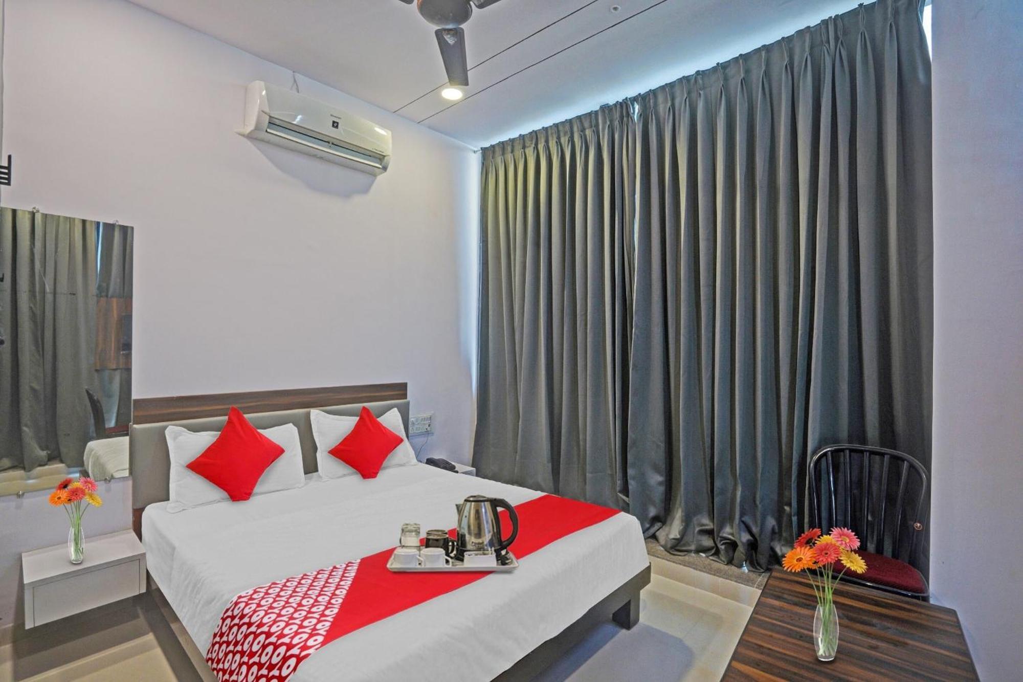 Hotel O Sky View Surat Exterior foto